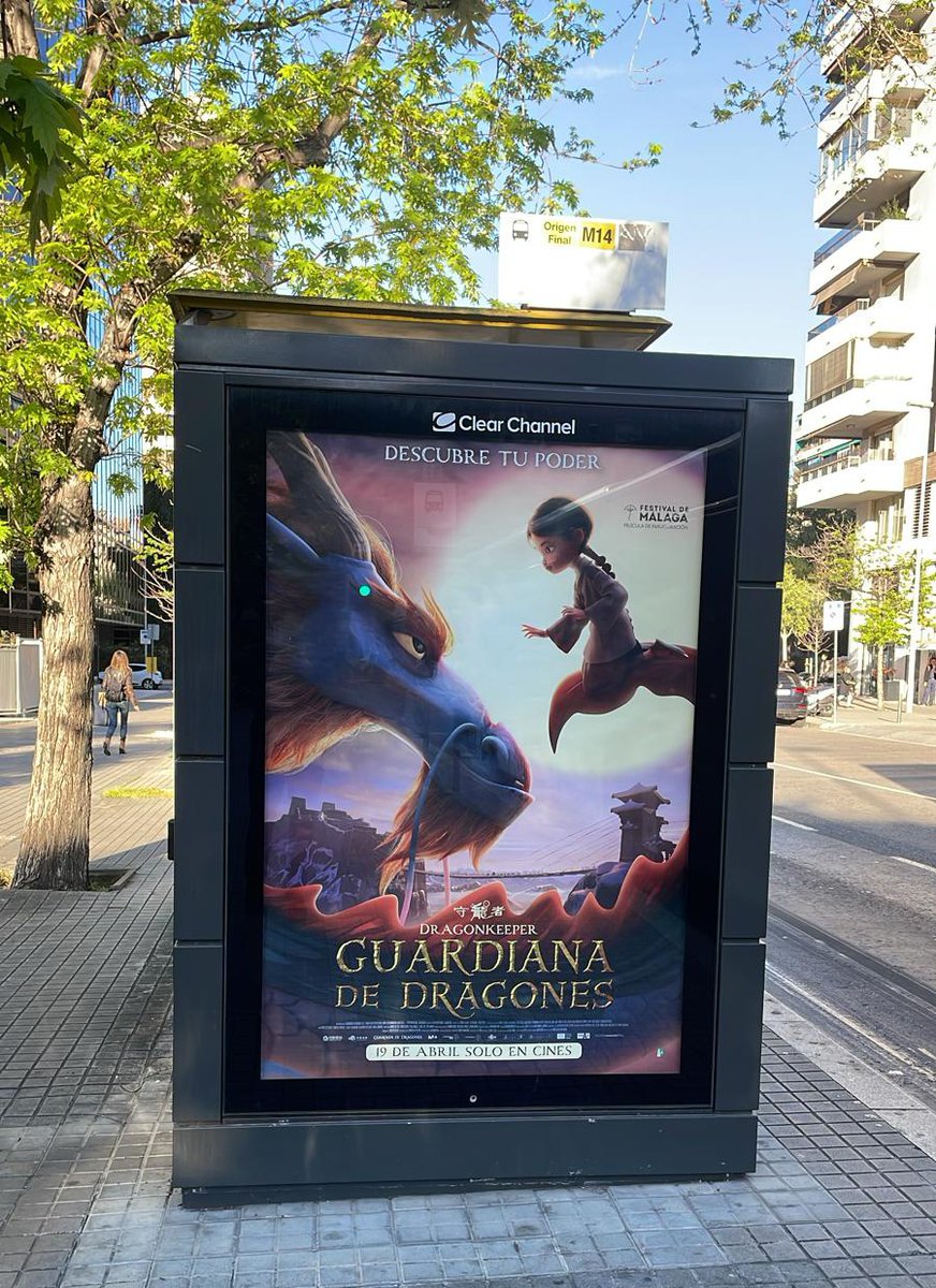 pabolec's tweet photo. Gente maja que te envía los carteles que se va encontrando. (No cabéis todos). ¡Gracias! #Dragonkeeper https://t.co/aBCxzMjJGn
