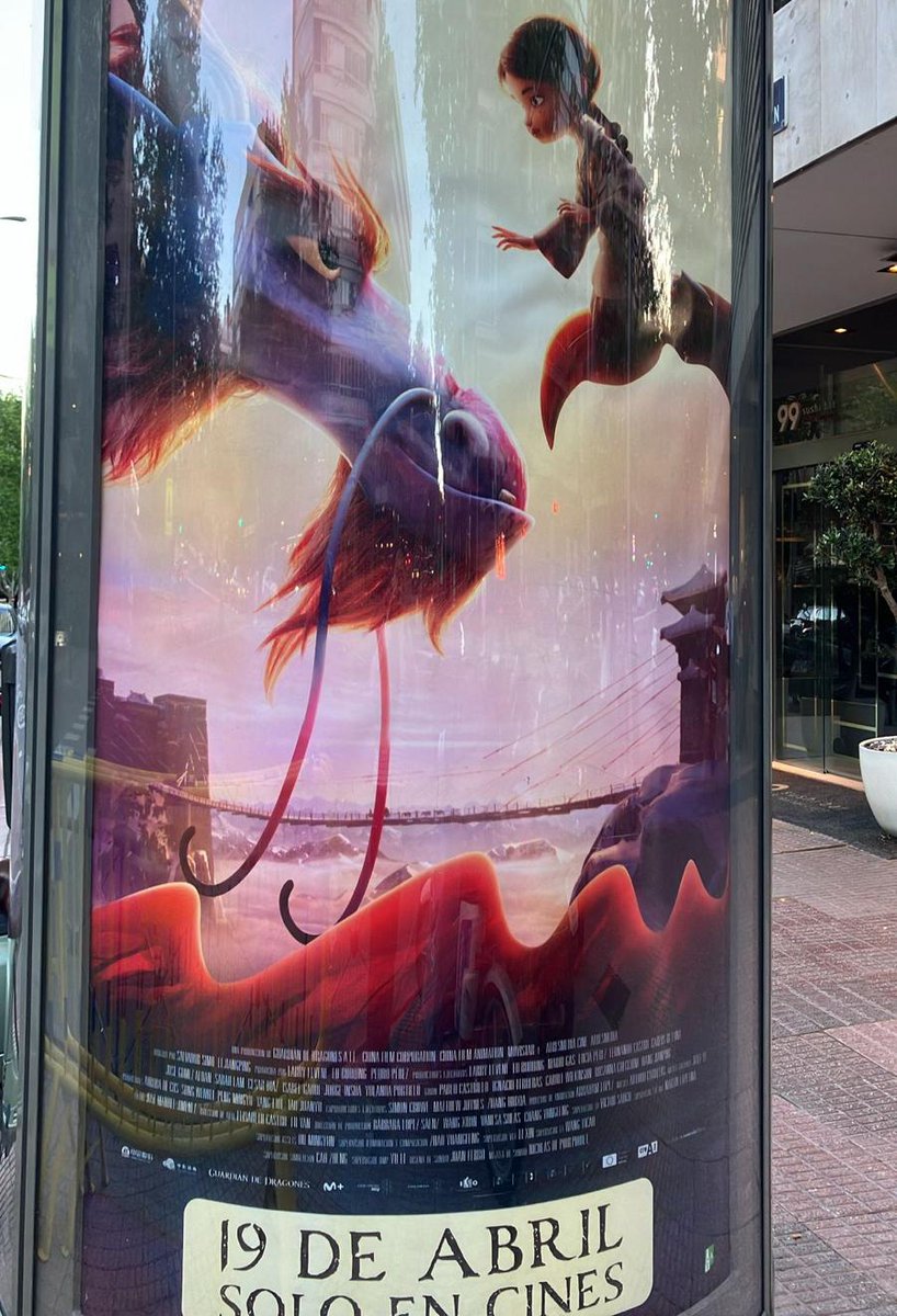 pabolec's tweet photo. Gente maja que te envía los carteles que se va encontrando. (No cabéis todos). ¡Gracias! #Dragonkeeper https://t.co/aBCxzMjJGn