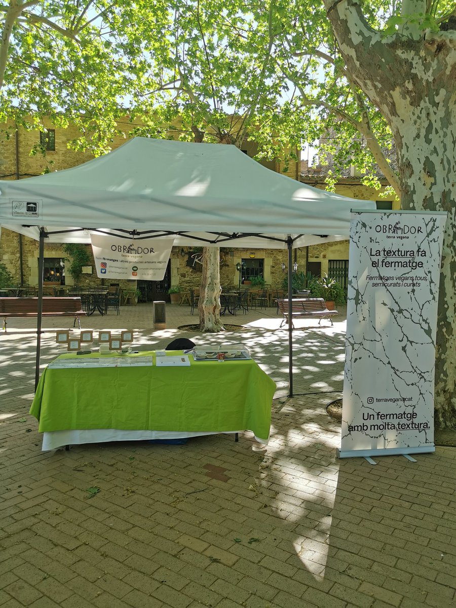 Veniu? 🌱🧀🌱

📍Plaça del Firal de #Corçà
 
#GoVegan #siguesvegà #plantbased #salvemelplaneta #estimaelsanimals #elplaerdemenjarsensemaltractamentanimal #fErmatges #fermentatsVegans #VeganismeOBarbàrie