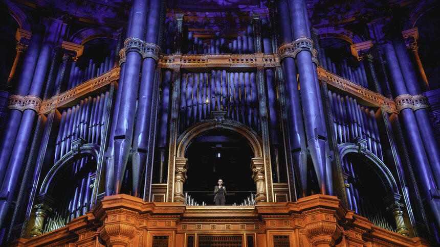 Happy International Organ Day 🎶 From boxing feats to rock solos, and of course every incredible @annalapwood performance, we're looking back at some of the interesting moments in our Henry Willis organ's history. Read more: bit.ly/4blBOjV