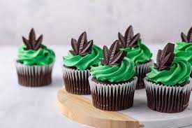 random_snakes's tweet image. #Happy420 to all who celebrate! I'm "celebrating" it very much today, just as I do most days, with snakes, cakes, coffee and weed. So, if you're celebrating too, give me a like and take a puff for me! 🌿🤪🐍🥳 #WeedDay #StonerFam