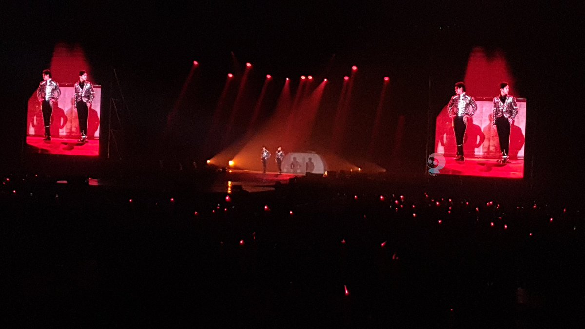 svtesc's tweet photo. Menyala 🔥🔥🔥 #TVXQ #TVXQ_20n2_JKT https://t.co/ri6i7JkCEU
