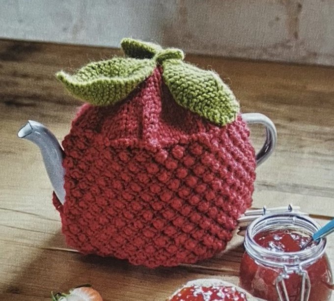 Knitted Raspberry Tea Cosy Pattern 🍓🫖 A stunning design keeps your tea fruity and warm on chilly days, making it a gorgeous handmade addition to any teatime ritual or a perfect gift for the tea lover and looks lovely on the side. 😊#MHHSBD #craftbizparty #UKGiftAM #shopindie