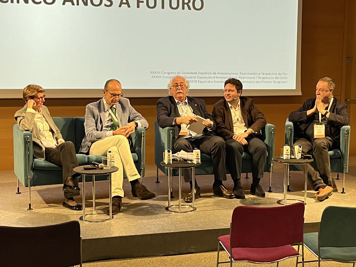 Un tema importante a debatir es el programa formativo de Anestesia y Reanimación, y el Dr. Calixto A. Sánchez ha moderado el foro de debate donde han participado el Dr. Javier García <a href="/JG_Anestesia/">Javier Garcia Fernandez</a>, Dr. Álvaro Mingote <a href="/mingusmd/">Álvaro</a>, Dr. José María Sistac y la Dra. Rosa Villalonga