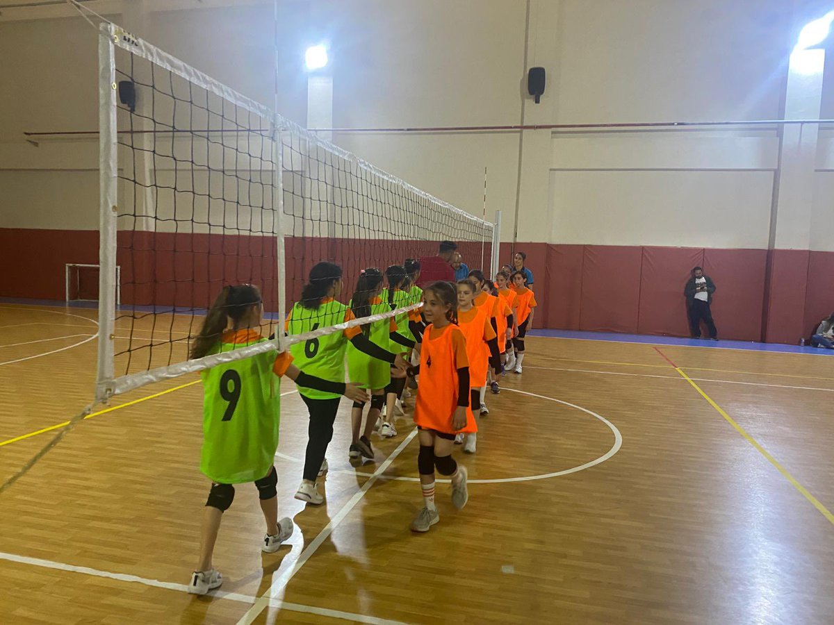 23 Nisan Ulusal Egemenlik ve Çocuk Bayramı kapsamında düzenlediğimiz Mini Voleybol Turnuvası sona erdi. Müsabakalara katılan tüm sporcularımızı tebrik ederiz.👏🎉 @gencliksporbak @OA_BAK