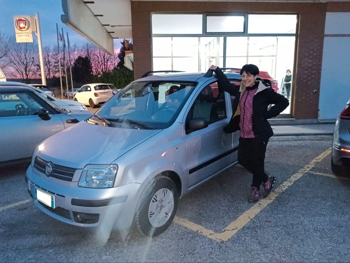 AutoDelFrateSrl's tweet photo. Dopo aver venduto la macchina al nonno e al padre siamo arrivati alla figlia...e non è finita❗❗❗

Grazie per la fiducia Alessandra e Luigi da Gianpietro, Monica e Samuele!

#autodelfrate #fiatpanda #manzano https://t.co/LXKAwd5aMi https://t.co/V7uZqk1EUA