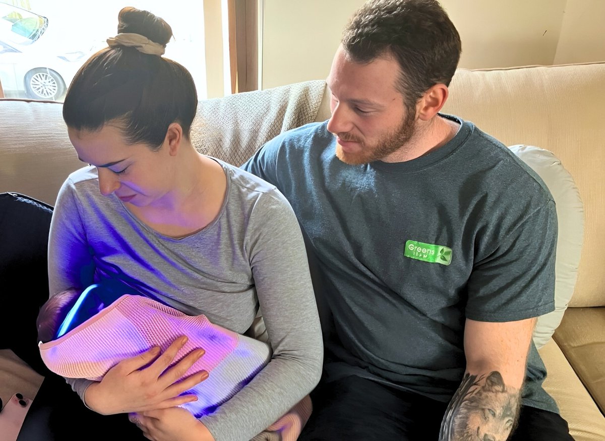 Thanks to @RSCharity newborn babies needing jaundice treatment can now receive light therapy in their own home, reducing stress and giving new families more time to bond Read more: ow.ly/xtes50Rj57X