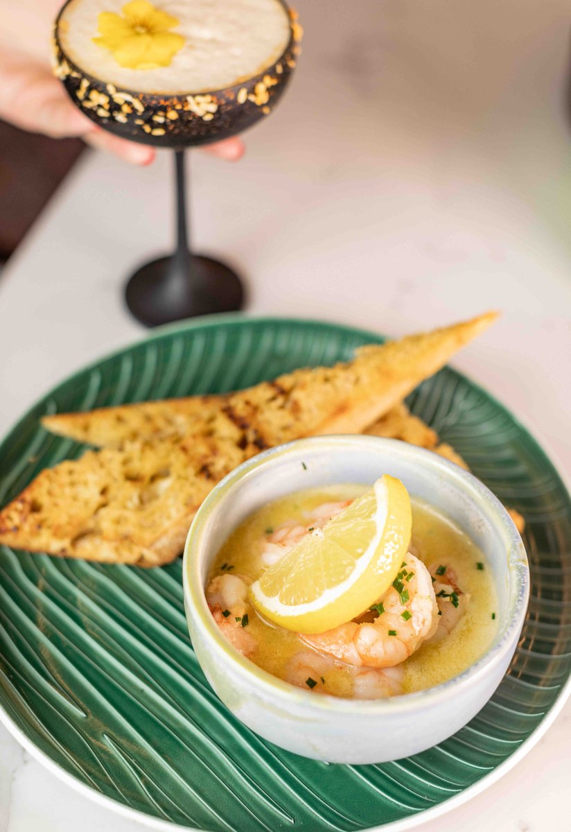 social_drogheda's tweet photo. Social Saturday! We are open for Lunch, Dinner, &amp; Drinks at our Cocktail Bar 🤩🥂 #socialbar&amp;restaurant #drogheda #droghedarestaurants #neighbourhoodrestaurant #foodie https://t.co/wZje0opztS
