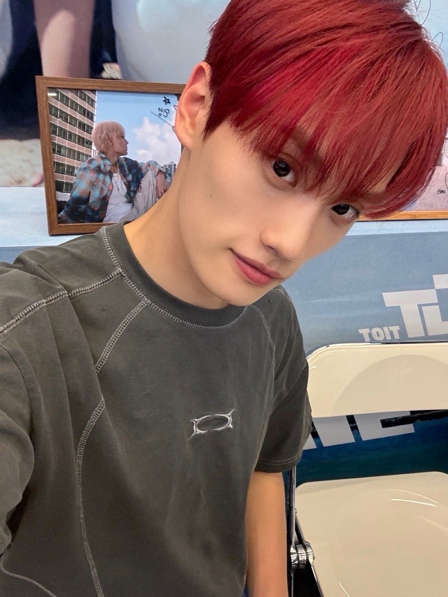 TIOT_NOW's tweet photo. [#준현]
크로플 먹으러 왔어요? 나는 이제 괜찮아요...🥐

#금준현 #KUMJUNHYEON
#TIOT #티아이오티 
#Kick_START #ROCKTHANG https://t.co/z26M6S6di1