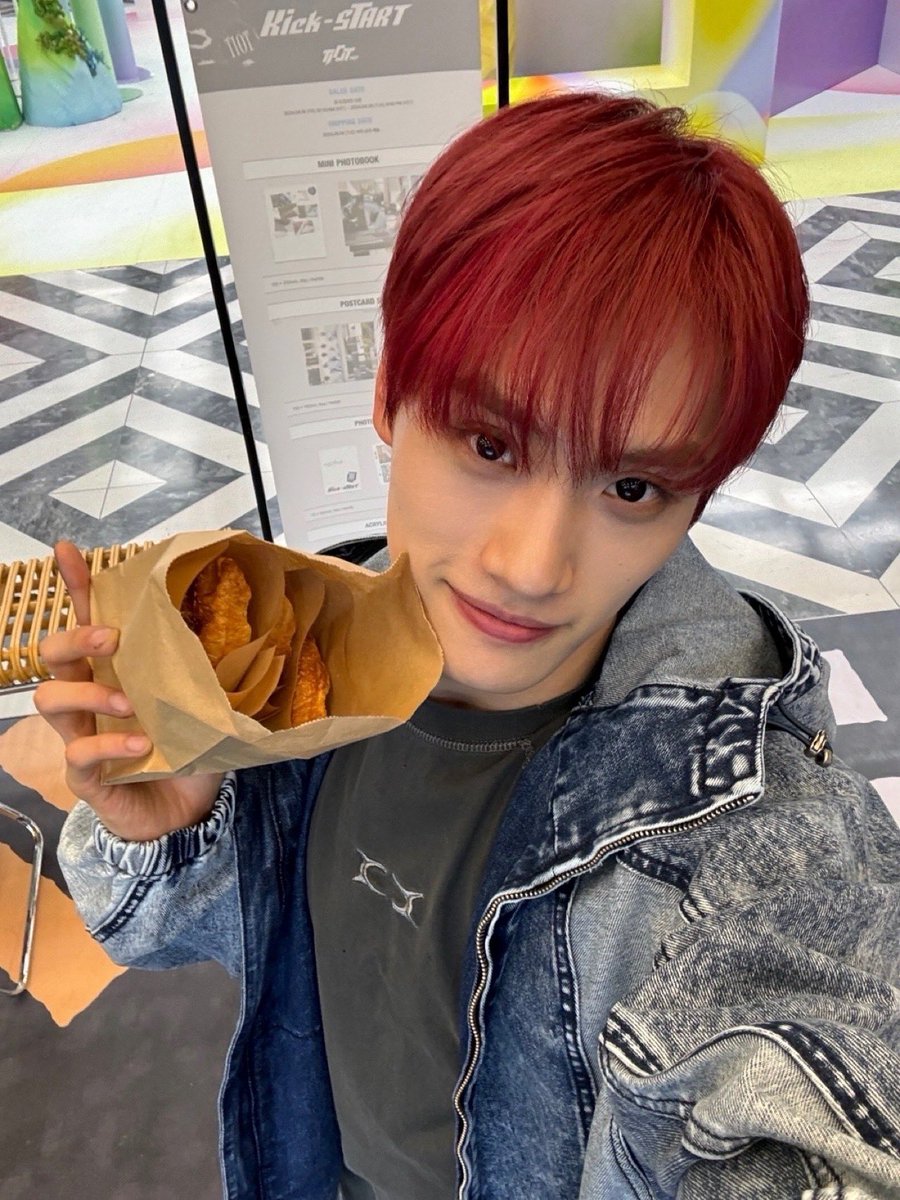 TIOT_NOW's tweet photo. [#준현]
크로플 먹으러 왔어요? 나는 이제 괜찮아요...🥐

#금준현 #KUMJUNHYEON
#TIOT #티아이오티 
#Kick_START #ROCKTHANG https://t.co/z26M6S6di1