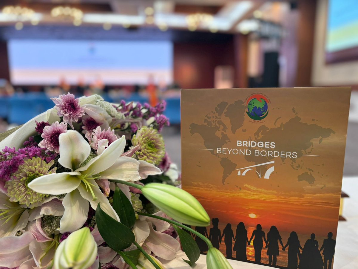 DrSJaishankar's tweet image. Pleased to participate in the launch of “Bridges Beyond Borders”, a coffee table book by the External Affairs Spouses’ Association. 

Spouses contribute so much to representing the nation abroad. The volume so nicely captures the life journey of those who serve beyond our…