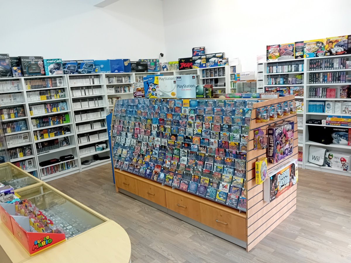MisoRetroGames's tweet photo. Store is open from now until 5pm today 😍

Lots of great #retrogaming consoles and games on offer this weekend 👀

Come over and see us inside #barleylands or check out the range over at https://t.co/QH2sgygv9E 🌐

Remember, we offer FREE UK SHIPPING on all orders over £35 🇬🇧 https://t.co/j2Sf87hkOK