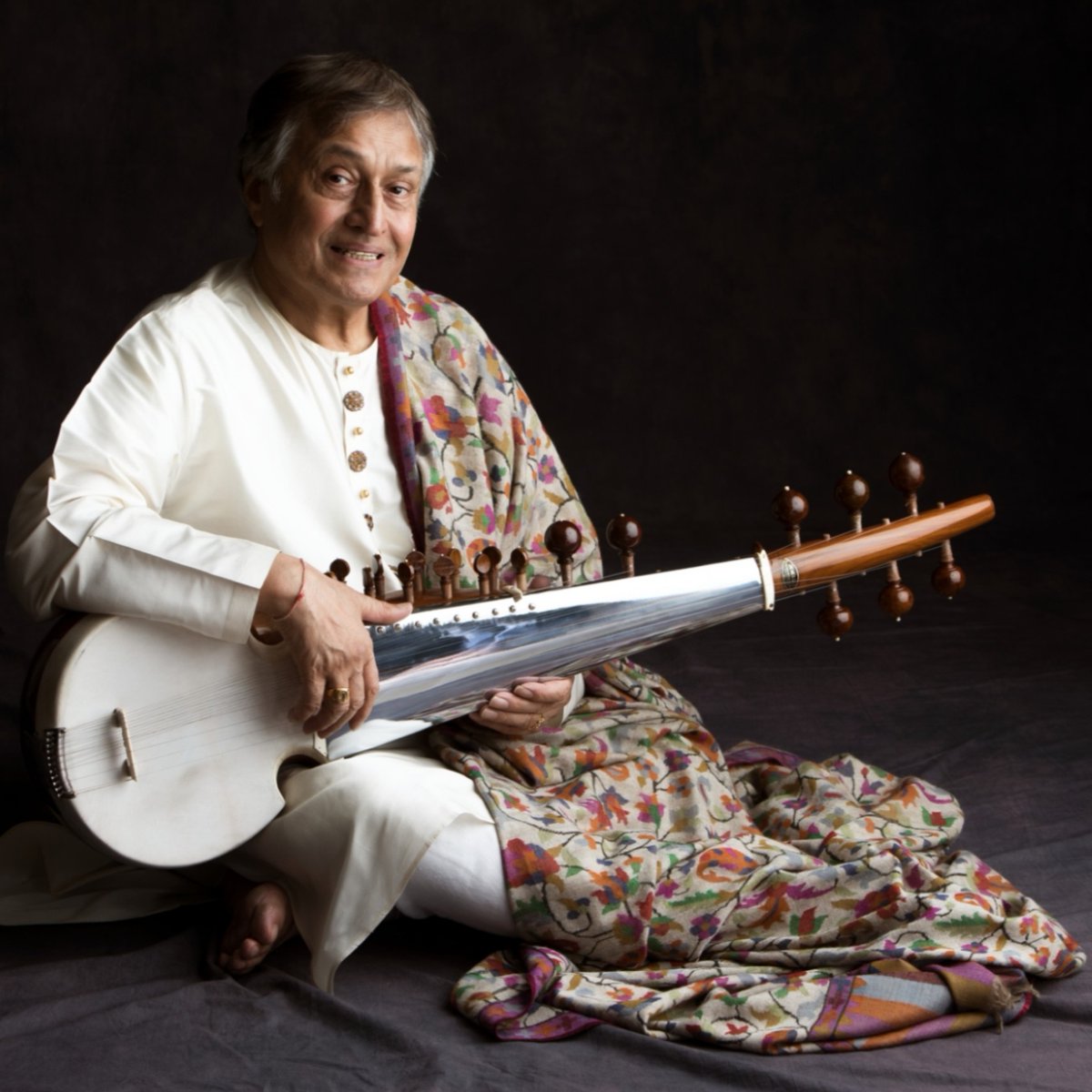 On this day in 1984, the state of Massachusetts proclaimed 20 April as Amjad Ali Khan Day! The sarod virtuoso is an undisputed icon of the music world and we’re so excited to be performing with him in January 2025, along with his two sons ✨ zurl.co/uSYO