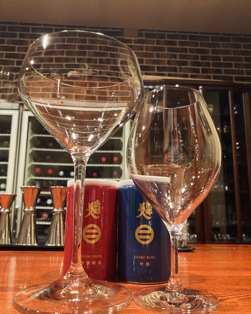 Lieu_dit's tweet photo. 【本日4月20日(土)、19時から営業いたします】
昨日、ご紹介した日本酒ですが、左の吟醸グラスか右のピッコログラスでのご提供となります。
「南部美人　吟醸」180ml 900円
「南部美人　特別純米」180ml 1100円
ぜひ！ https://t.co/ZjnQxS72Dc