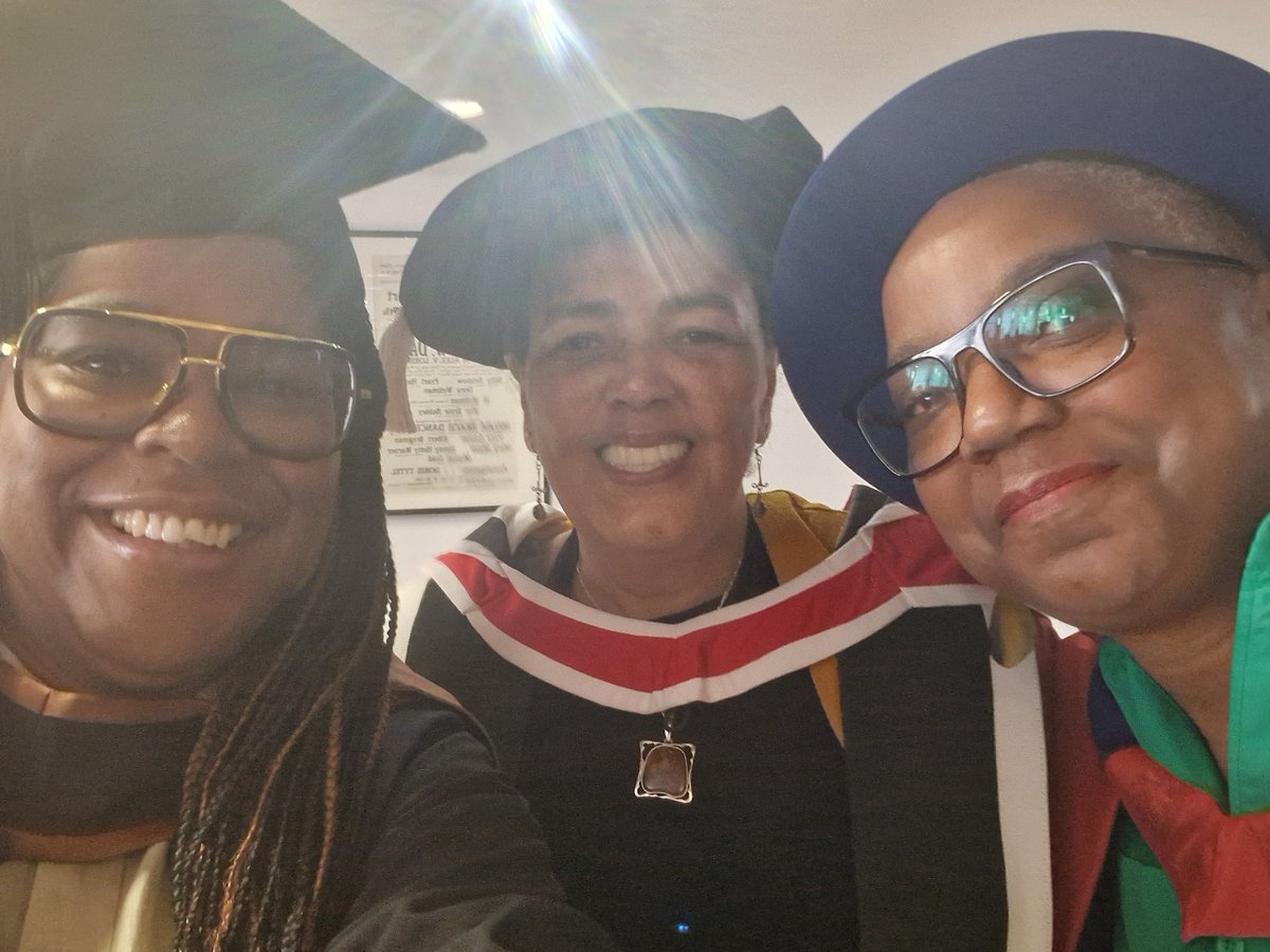 🎓 Celebrating Exceptional Achievements! 🌟 Dr. Beverly Barnett-Jones and Irene Henderson were awarded Honorary Doctorates for their outstanding contributions to social work and diversity & inclusion, respectively. Congratulations on this well-deserved honours #HonoraryDoctorate