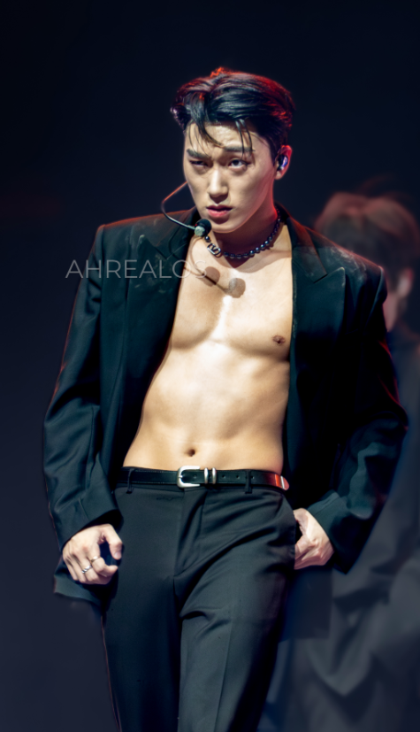AboutMusicYT's tweet photo. ATEEZ' San is handsome while performing at Coachella. https://t.co/hSBHJGERtM
