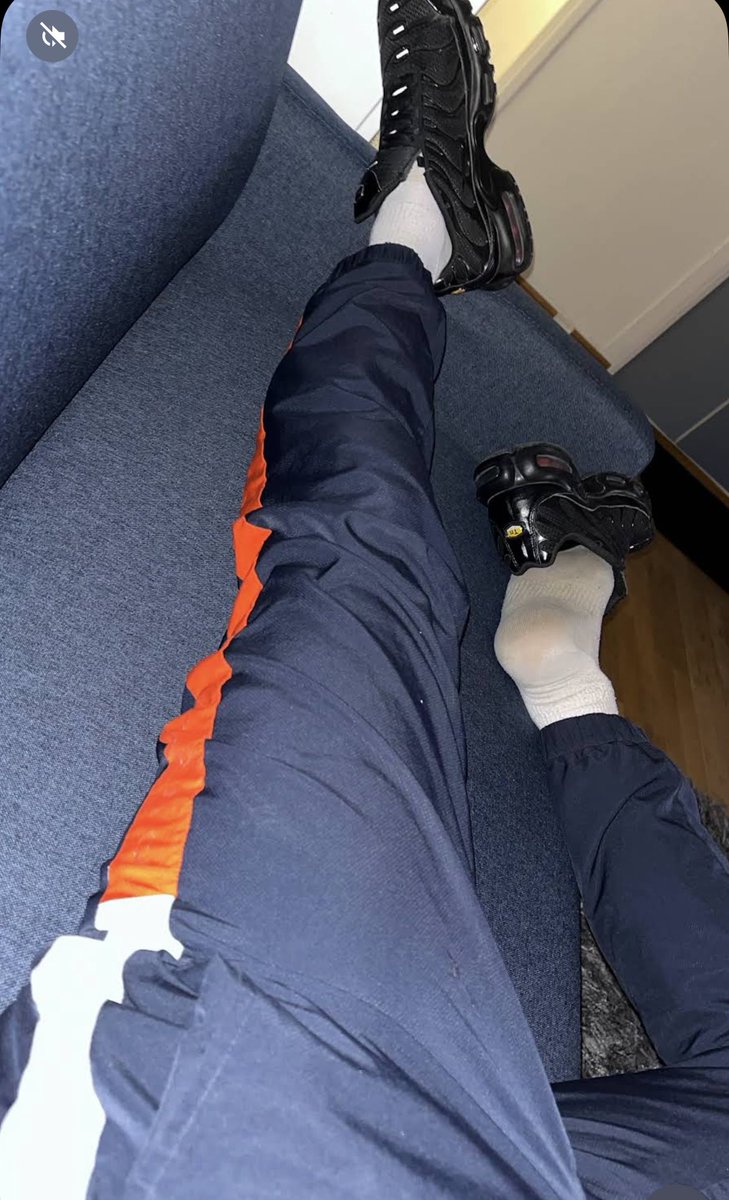 TrackieN's tweet photo. On se réveille 🔜🔜🔜 https://t.co/TxsI8HDens