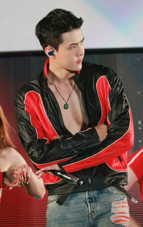 AboutMusicYT's tweet photo. EXO's Sehun and Chanyeol at the Waterbomb festival, 2023. https://t.co/1zOOcmsYEq