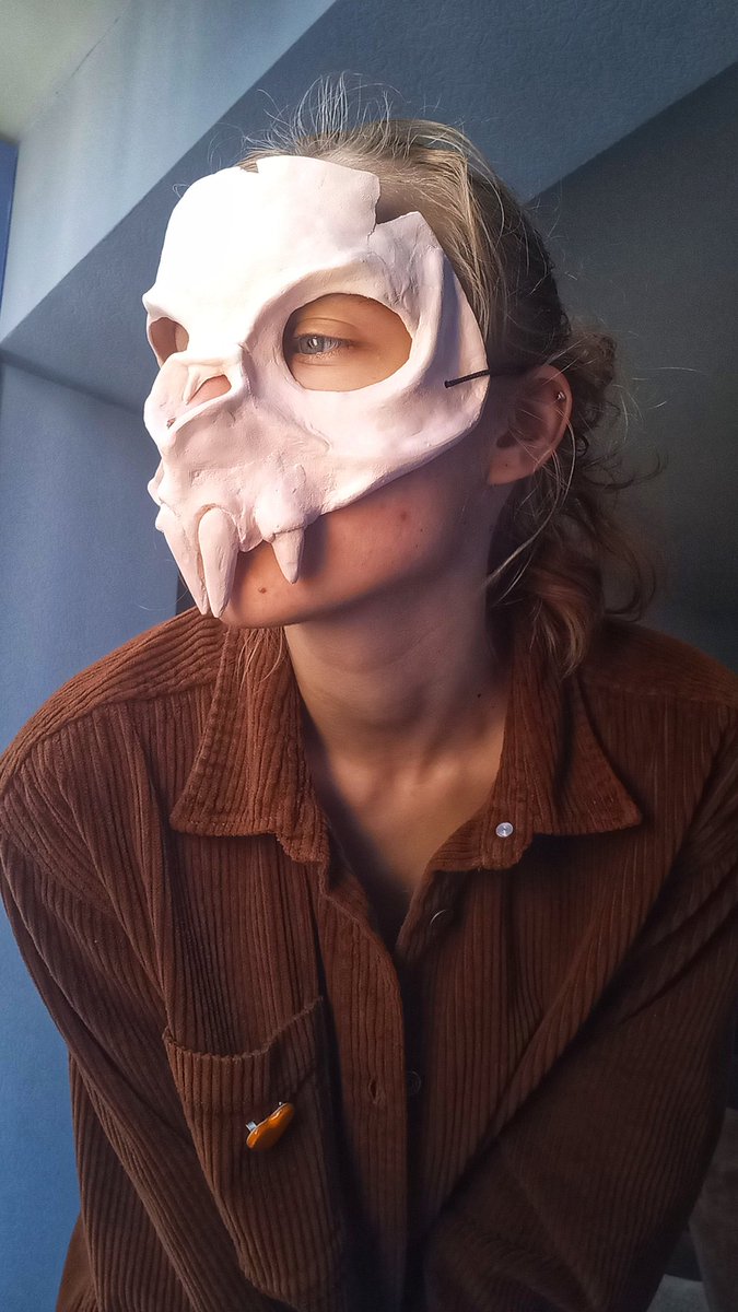TaisGrig's tweet photo. I'm making a clay mask for a new photoshoot🦖 https://t.co/BiDDRctczT