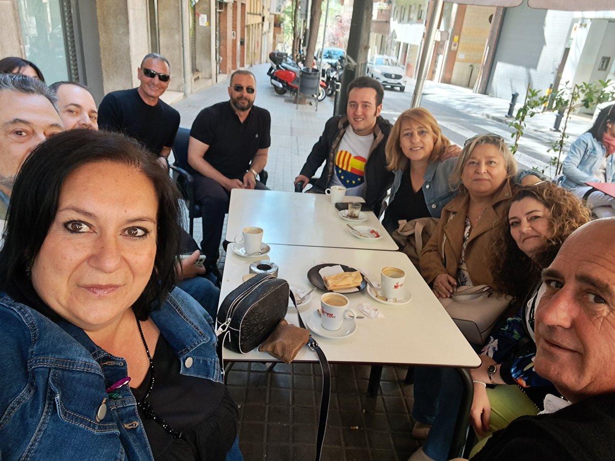 MontseHerreraMi's tweet photo. Empezamos la mañana con la buena gente! Comprometidos con el #ProyectoCs y preparados para la batalla 🧡
#Detenerlos
@CiutadansCs
@CsSantaColoma
@CiutadansBCN @CsGranollers
@CiudadanosCs https://t.co/PtuOIt5ebj