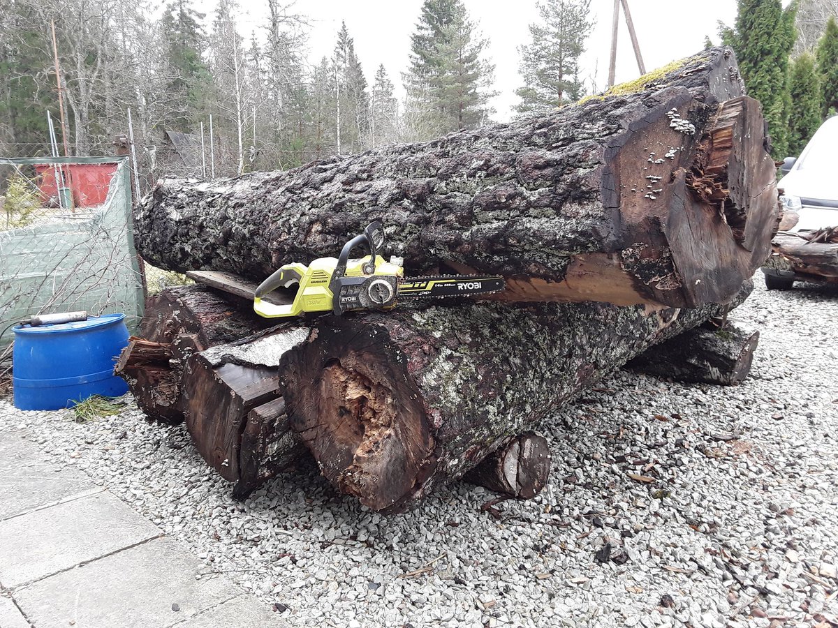 @AtteHarjanne Noista rankoloista polttopuiksi tehtynä 100£/m3 saisi yksityinen metsänomistaja 15€ työmies 15€ käteen Loput 70€ Valtiolle veroina ym maksuina Maatalous yrittäjän saamatta mitään 
Shrutsovin Brezhnevin oppi on mennyt perille kolhooseihin pakottamisessa