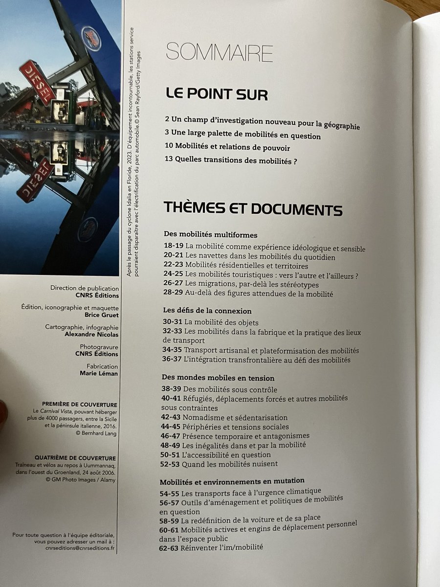 AlazardJ's tweet image. De retour dans mes pénates, joie de trouver le nouveau numéro de la doc photo @CNRSEd : la très belle couverture comme une œuvre d’art et le sommaire pour vous donner un aperçu :)