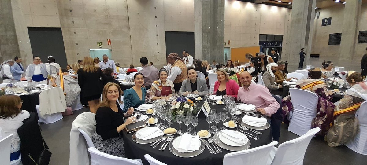 fallamariaros's tweet photo. Ayer fue el último acto de fallas, Gala Fallera 2024. Que lo celebraron en la Feria de muestras. https://t.co/8cqix8UUhl