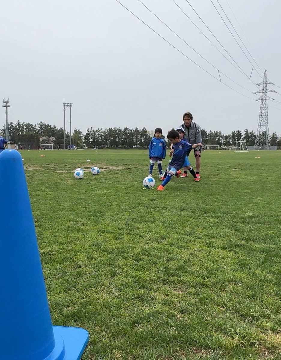 今日は草島で、U6.8.12.なでしこ.のスクールに参加してきました！！みんなすごく元気で一緒にサッカーできて楽しかったです！また、時間があったら参加したいと思います！