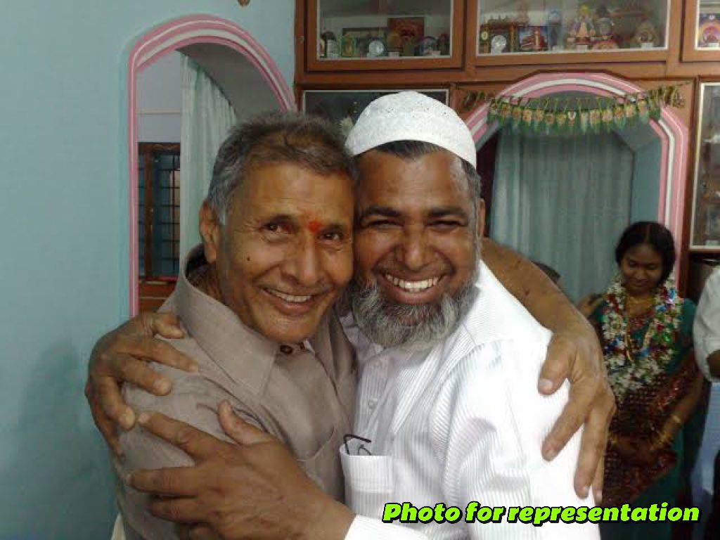 I want to share a news about great tale of friendship between 

Farooq Basha and Setty Prathap. 

They belong to Nandyal .. yes Telugu state. 

👉🏻👉🏻👉🏻 Are you able to predict the outcome of this friendship? 

If yes, good

If not, read the thread