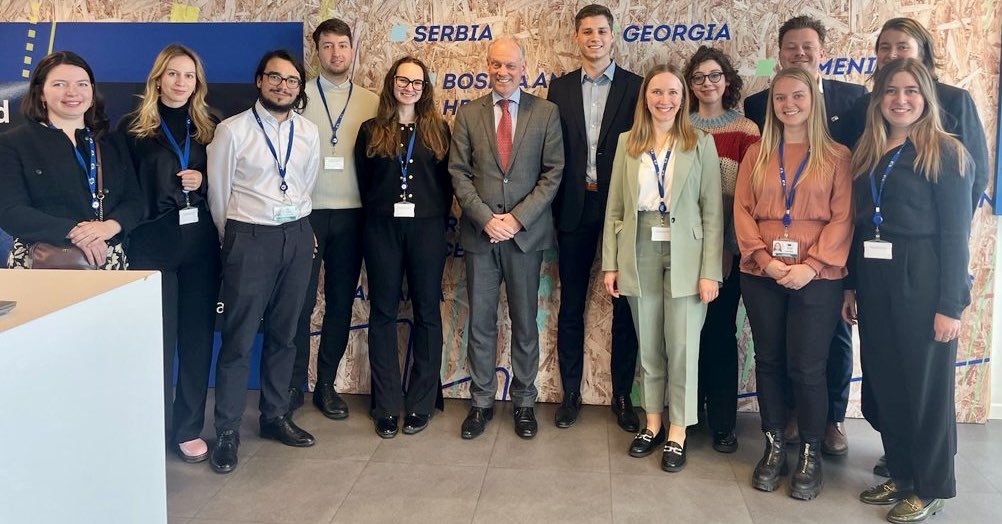 This week, our 📘 Blue Book trainees had the opportunity to meet our Director-General @GertJanEU 🤝 Grateful to our trainees for their daily contributions & dedication to shaping the 🇪🇺#EU’s Neighbourhood & Enlargement policies with us 🫶! #BlueBookTraineeship #EUEnlargement