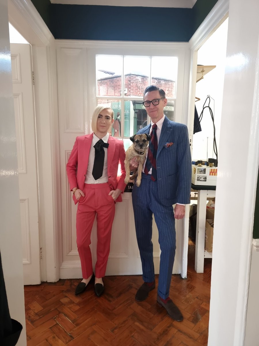 cock_ofthewalk's tweet photo. Our front-of-house team today:

Zach wears a Full Bespoke 2-piece in a 9oz hot pink gabardine. Accessorised with Zach's individual way of tying a tie.

Darren wears a Full Bespoke 2-piece in 11oz chalkstripe flannel.

All made entirely by our hands in Hull.

#madeinhull https://t.co/6SDtSgRwx3