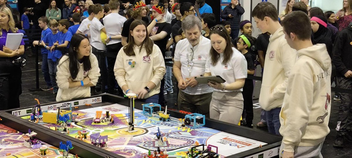 FettesRobotics's tweet photo. Fettes Robotics banked a Round 1 score of 275. A great start! #FLLUKFinal #Masterpiece https://t.co/KkWWLYhHi7