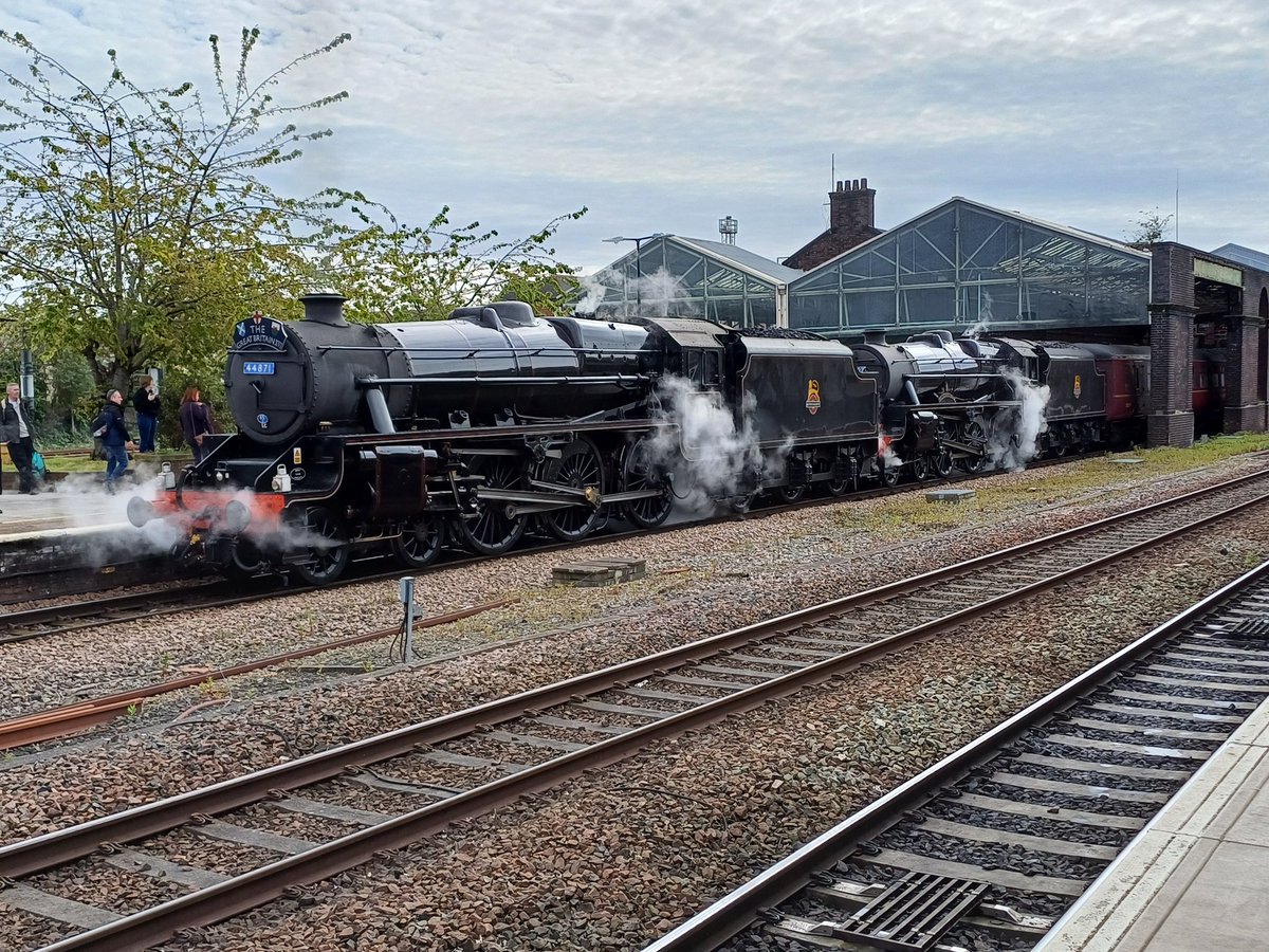 Double headed once again at #Chester @railwaytouring #GBXVI @westcoastrail #railway