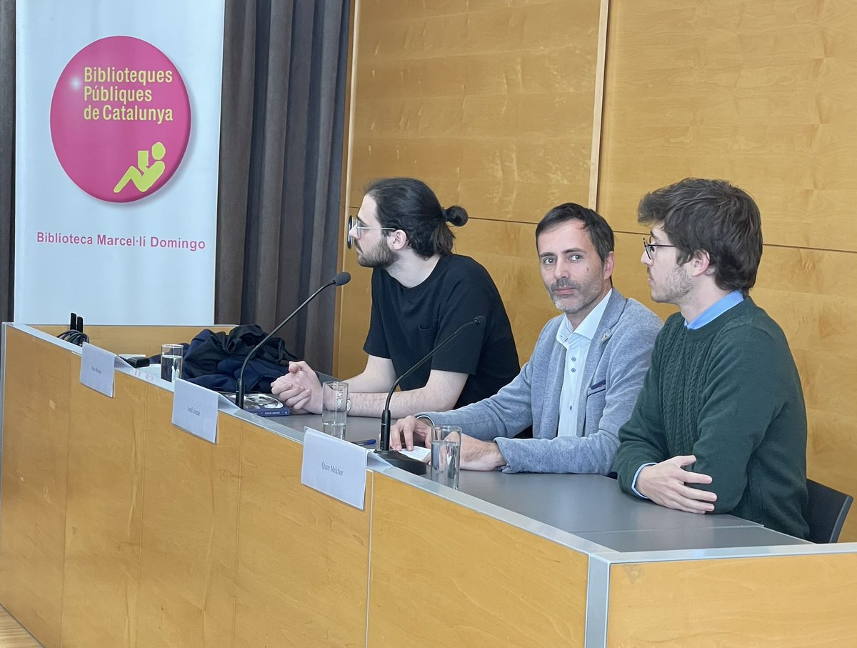 #SANTJORDI2023 | 📚Presentació de la reedició de ‘Tretze biografies imperfectes’ de l’escriptor Gerard Vergés, publicada per Comanegra, a la biblioteca Marcel.lí Domingo. Una obra única, guanyadora del premi Josep Pla el 1985. Comencem els actes de 🌹Sant Jordi a #Tortosa.