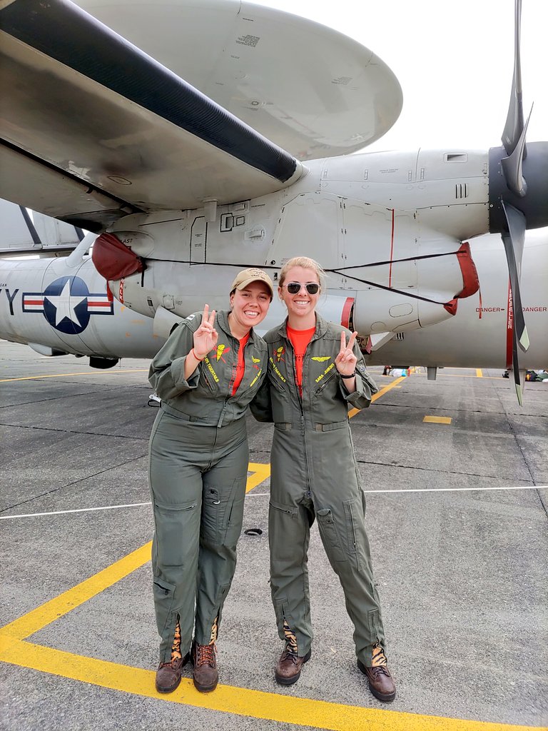 Buccaneer_55's tweet photo. 早期警戒お姉さん🔭💕
#厚木基地 #E2D #VAW125 #Tigertails #CVW5 #第125艦上空中早期警戒飛行隊 https://t.co/aUVP6Vp4Tr