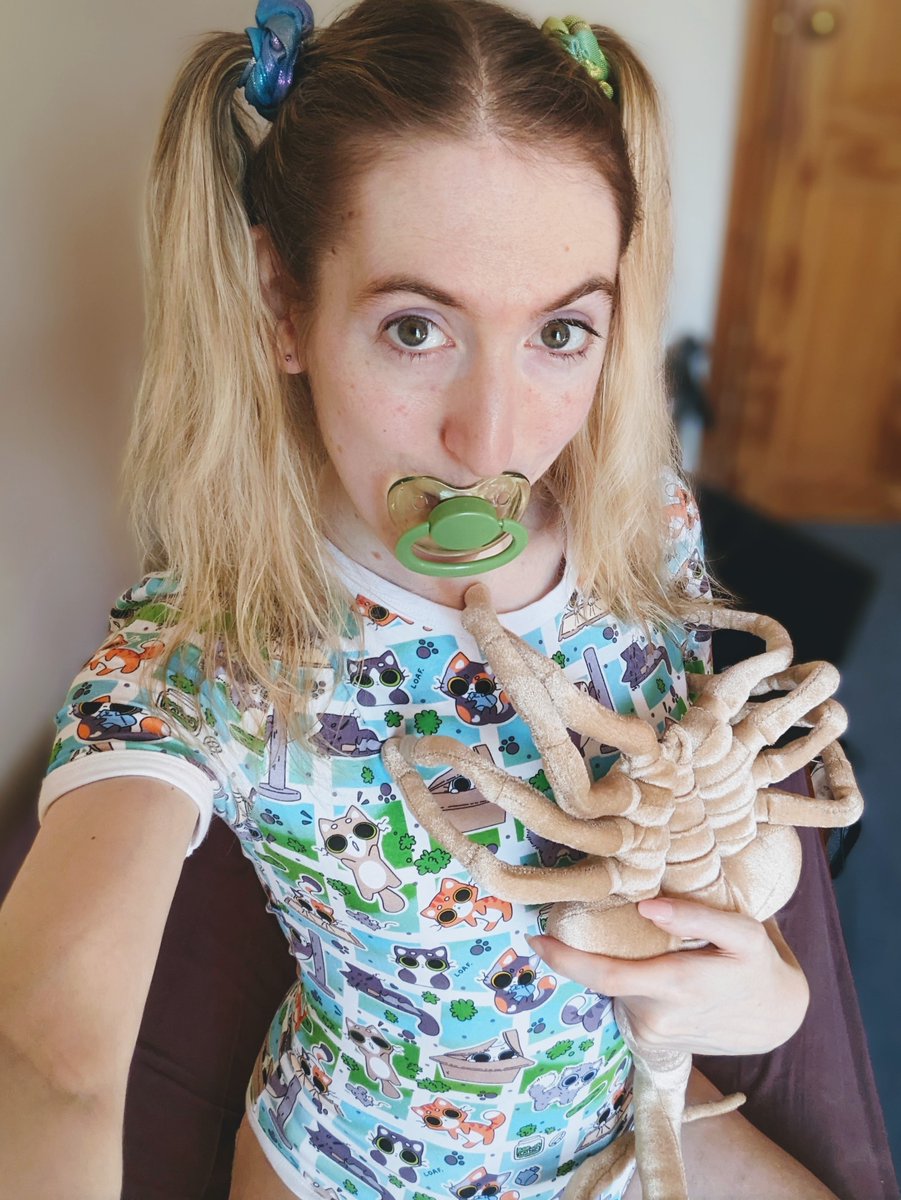 Yaaay! It's the start of my FAVOURITE WEEK OF THE YEAR 🥳

420 then #LittlesPride then Alien Day, oh my!