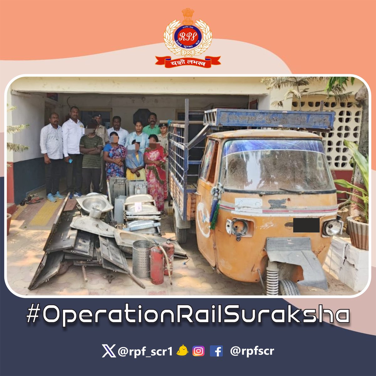 #RPF #Kazipet & sleuths of #Secunderabad arrested a gang of 4 members allegedly involved in theft of Railway Materials worth Rs.38,984/- using an auto trolley. 
#RPF on it’s toe to eradicate the crime from Railways. #OperationRailSuraksha.
@RPF_INDIA @RailMinIndia @rpfscr_sc