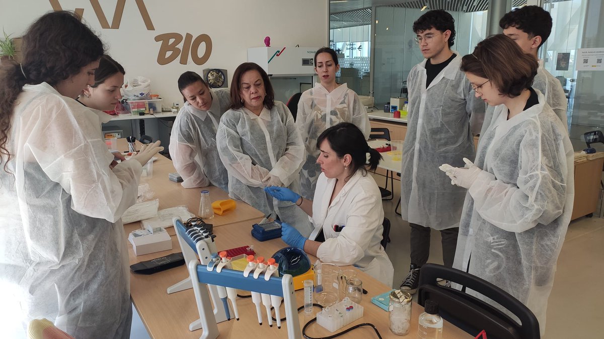 LCATMon's tweet photo. #CitizenFlyLab Workshop at the #CitiSciPrimavera
Experimental validation of mutations with molecular technics #PCR of #MelanogasterCTF #CitizenScience by @LCATMon @GonzalezLab_BCN
With @mirimerenciano and Aroa Ejarque
Collaborating @FECYT_Ciencia @FGCSIC @liacesar_etopia https://t.co/bj2MrsslLr