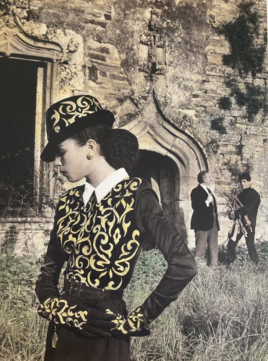 Ruines &amp; Haute couture
-> Veronica Webb, photographiée par Karl Lagerfeld dans le cadre de la campagne Karl Lagerfeld (automne-hiver 1988-1989).
#mode #design #karllagerfeld #ruines #urbex <a href="/KarlLagerfeld/">KARL LAGERFELD</a>