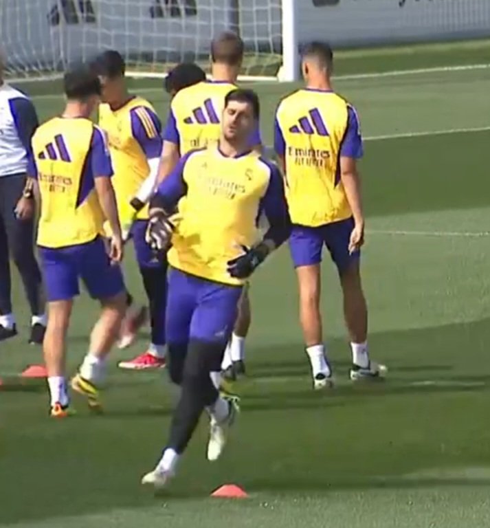 MadridXtra's tweet photo. 🚨 Thibaut Courtois is back in training! https://t.co/YnS1kNDVhT