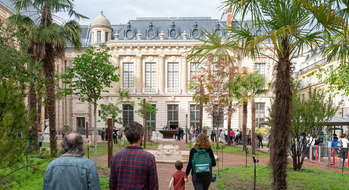 Honoré de devenir président de la Bibliothèque nationale de France,conscient de la grandeur d’une mission au cœur de notre République des savoirs et de la culture. En prenant mes fonctions, je pense avec respect à mes prédécesseurs et avec gratitude aux équipes qui m'accueillent.