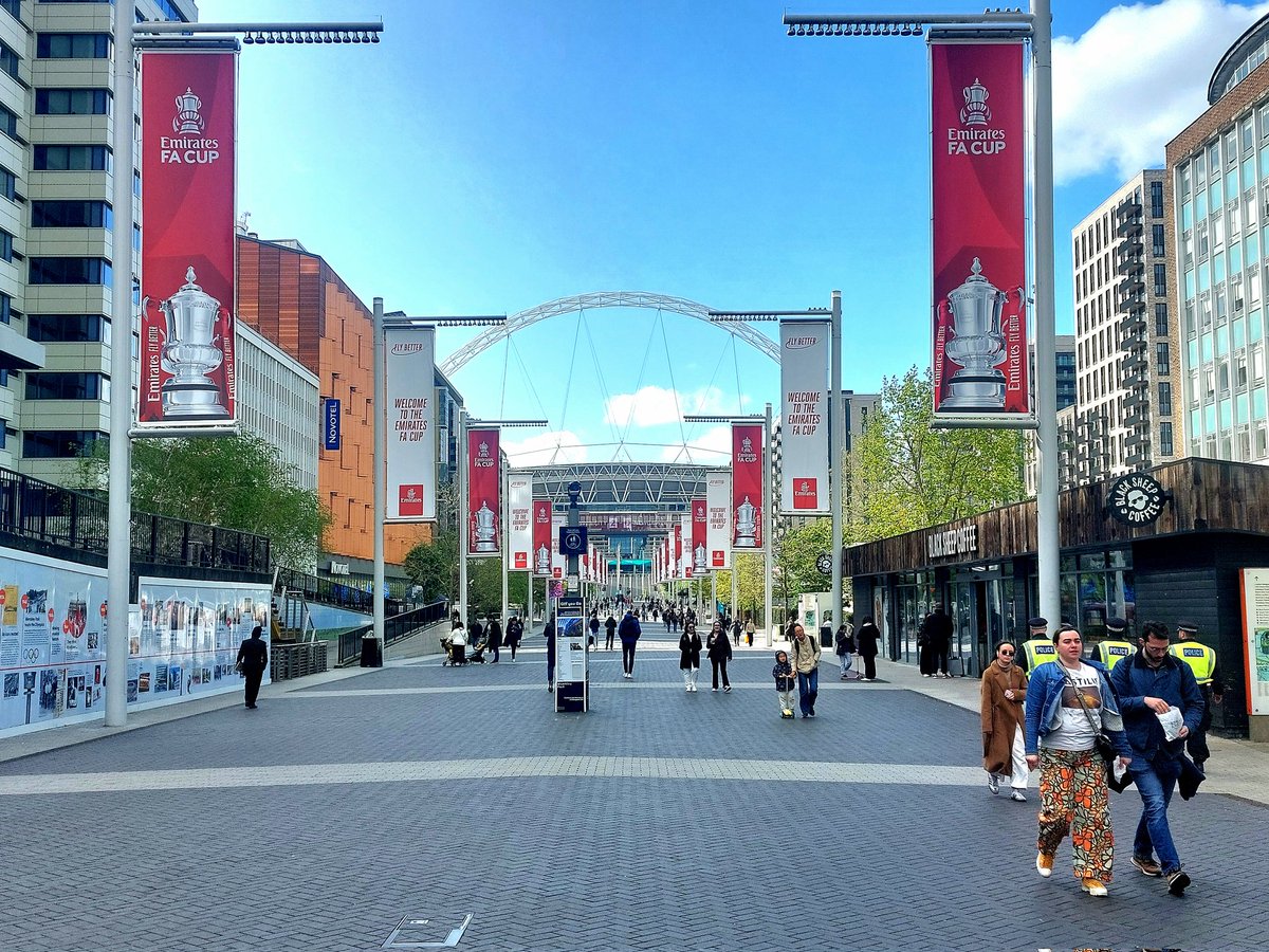 <a href="/NEMAG_UK/">NEMAG_UK</a> Chair <a href="/JosephCosgrove7/">Joseph Cosgrove</a> shadowing stadium medical teams at FAC Semi-Final today