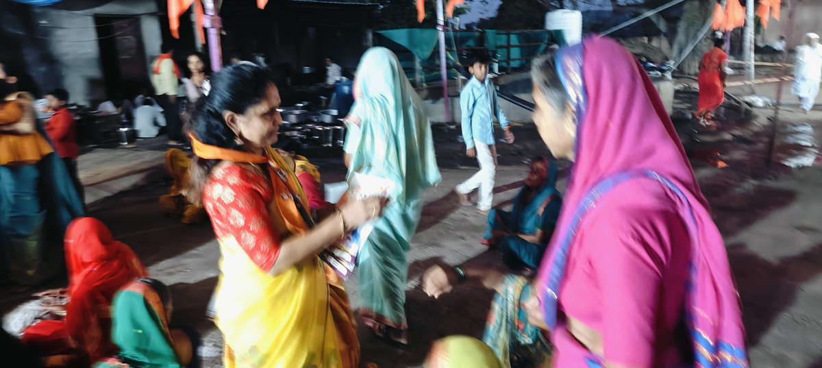 shalinikarad's tweet photo. बीड लोकसभा  महायुती च्या उमेदवार आणि मा पंकजाताई गोपीनाथराव मुंडे यांच्या प्रचारार्थ परळी, बीड केज धारूर तालुक्यातील  ग्रामीण भागात लोकांना ताईंनी केलेली विकास कामे व त्यांचे बीड जिल्हा विकासासाठी असलेले नियोजन सांगून  मोदीजीच्या नेतृत्वात ताईंना विजयी करण्याचे आवाहन क���ले.
#bjp https://t.co/CstNpVV42W