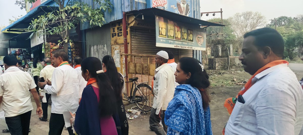shalinikarad's tweet photo. बीड लोकसभा  महायुती च्या उमेदवार आणि मा पंकजाताई गोपीनाथराव मुंडे यांच्या प्रचारार्थ परळी, बीड केज धारूर तालुक्यातील  ग्रामीण भागात लोकांना ताईंनी केलेली विकास कामे व त्यांचे बीड जिल्हा विकासासाठी असलेले नियोजन सांगून  मोदीजीच्या नेतृत्वात ताईंना विजयी करण्याचे आवाहन क���ले.
#bjp https://t.co/CstNpVV42W