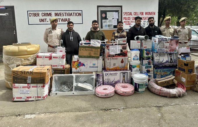 District #Police Kishtwar worked out burglary case and recovered stolen property amounting to Rs. 6 Lakh. Main accused along with receivers of stolen #properties arrested and booked under relevant provisions of law.