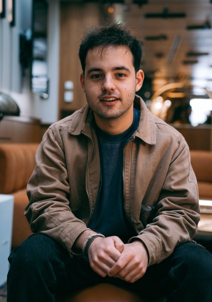 🗣️ <a href="/DePolMusic/">DePol</a>: “Me gusta pensar que con mis canciones cualquier persona se puede sentir identificada”

🎙️ <a href="/celiacreespo/">celiacreespo🦋</a> 
📸 <a href="/Mateo_URBEX/">Mateo</a> 

➡️ Entrevista completa: 22minutoscon.com/2024/04/20/dep…