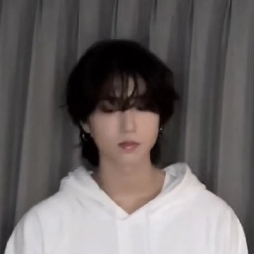 hanmoonss's tweet photo. he is never been more beautiful https://t.co/DjS9MzWf2i
