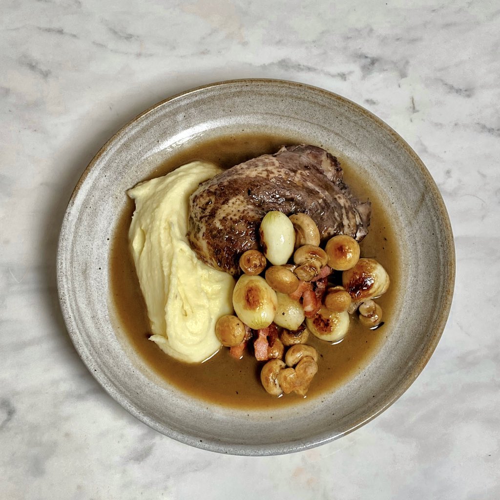 Matt’s taken inspiration from ChatGPT for this one 😅 a Coq au Vin that’s “sure to impress Ben Elton with its rich flavours and elegant presentation” - and it did indeed! Find the recipe here: bbc.co.uk/food/recipes/c… #saturdaykitchen