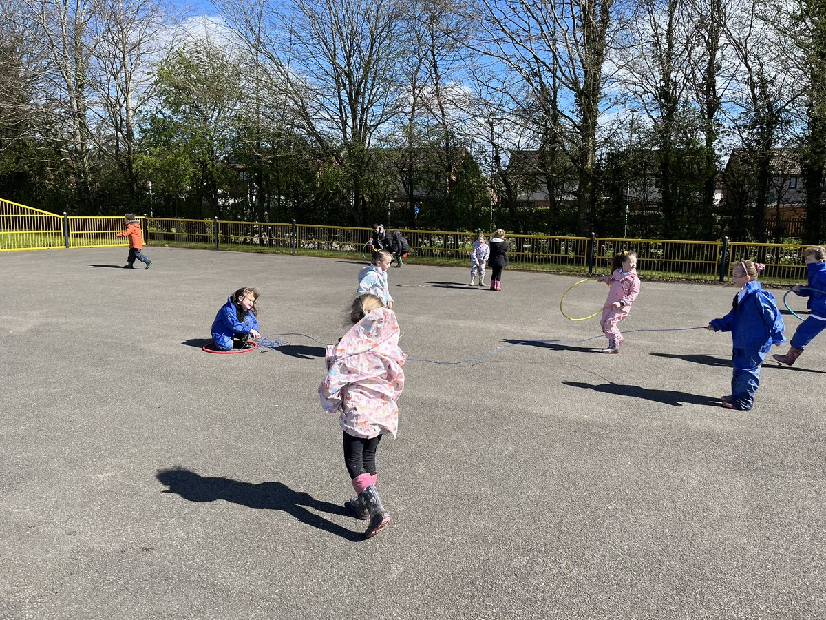 It was a sunny but windy afternoon for our first Muddy Monday of the term. 🐝