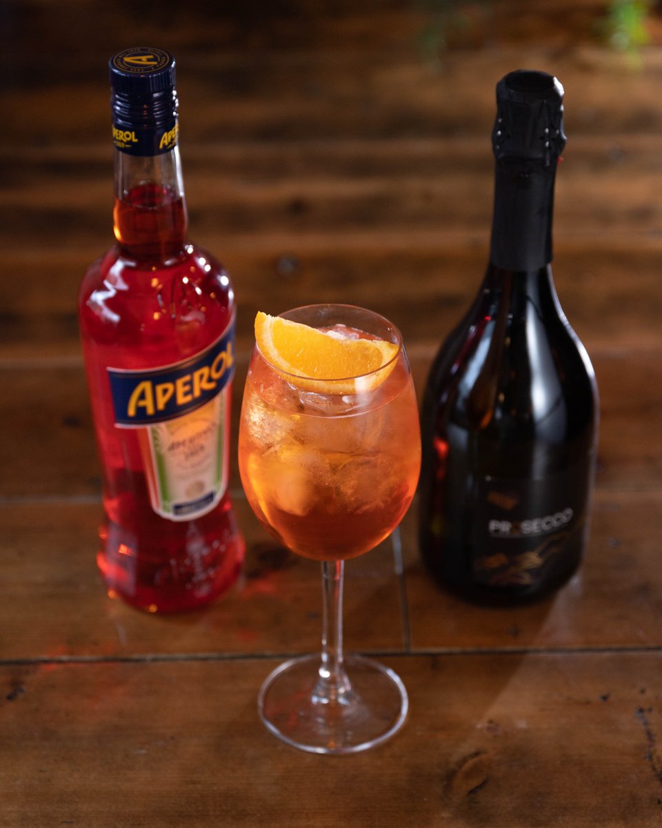 Hellooo Saturday! Join us at red lion for some cheeky drinks and spritzer’s🍻🍹 
Why not? It’s Saturday!!

#aperolspritz #drinks #bar #beergarden #gastropub #pub #food #aperol #spritz #prosecco #cocktails #grantchester #grantchesterredlion #cambridge